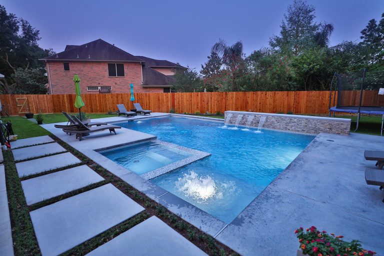 Modern Backyard Pool Design, Technology, and Practical Benefits Explained